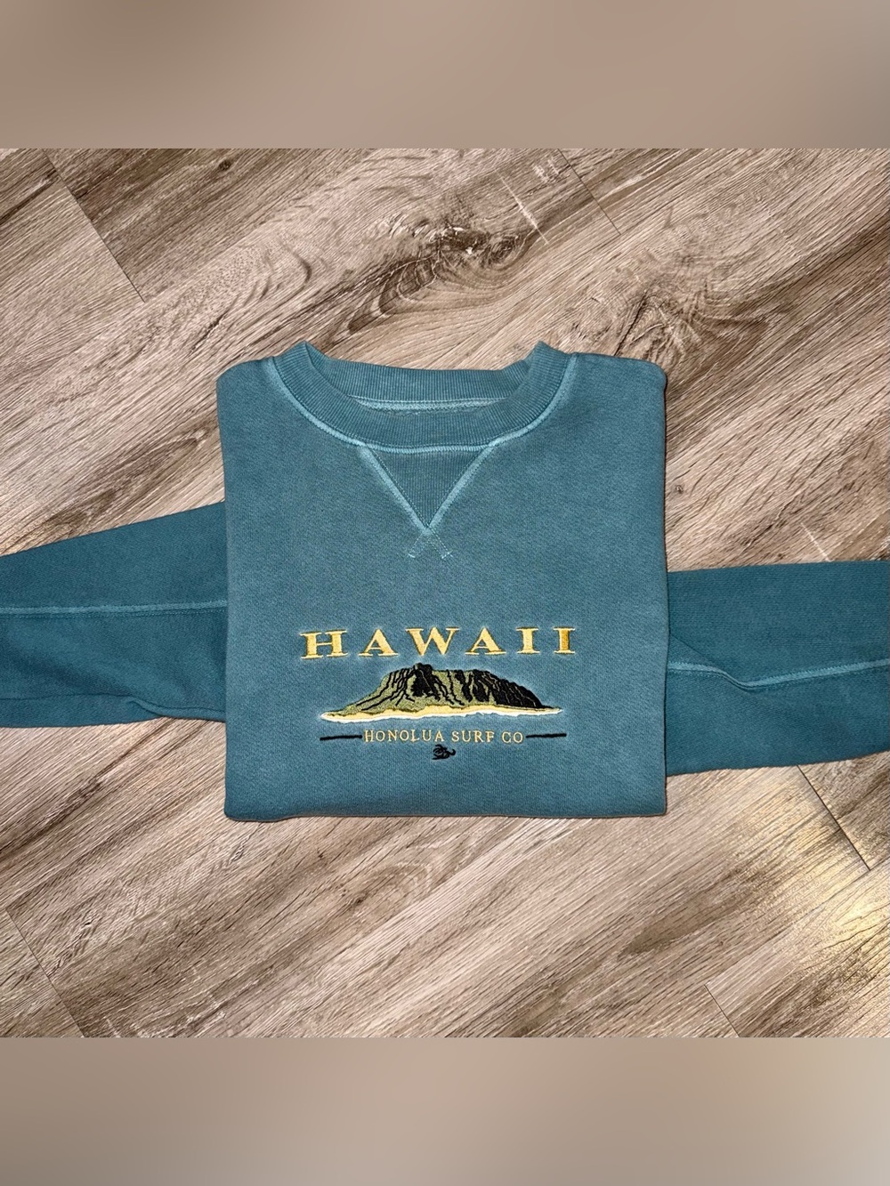 Honolua Surf Co Hawaii Embroidered Crewneck Cropped Sweatshirt Teal size Medium